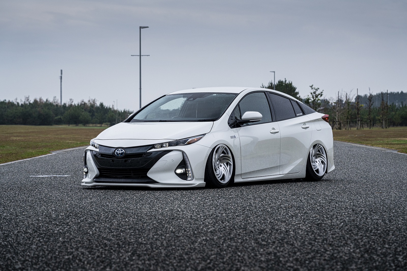 エアサス　プリウス50　スタンスマガジン掲載　bagged PRIUS 50 stancenation