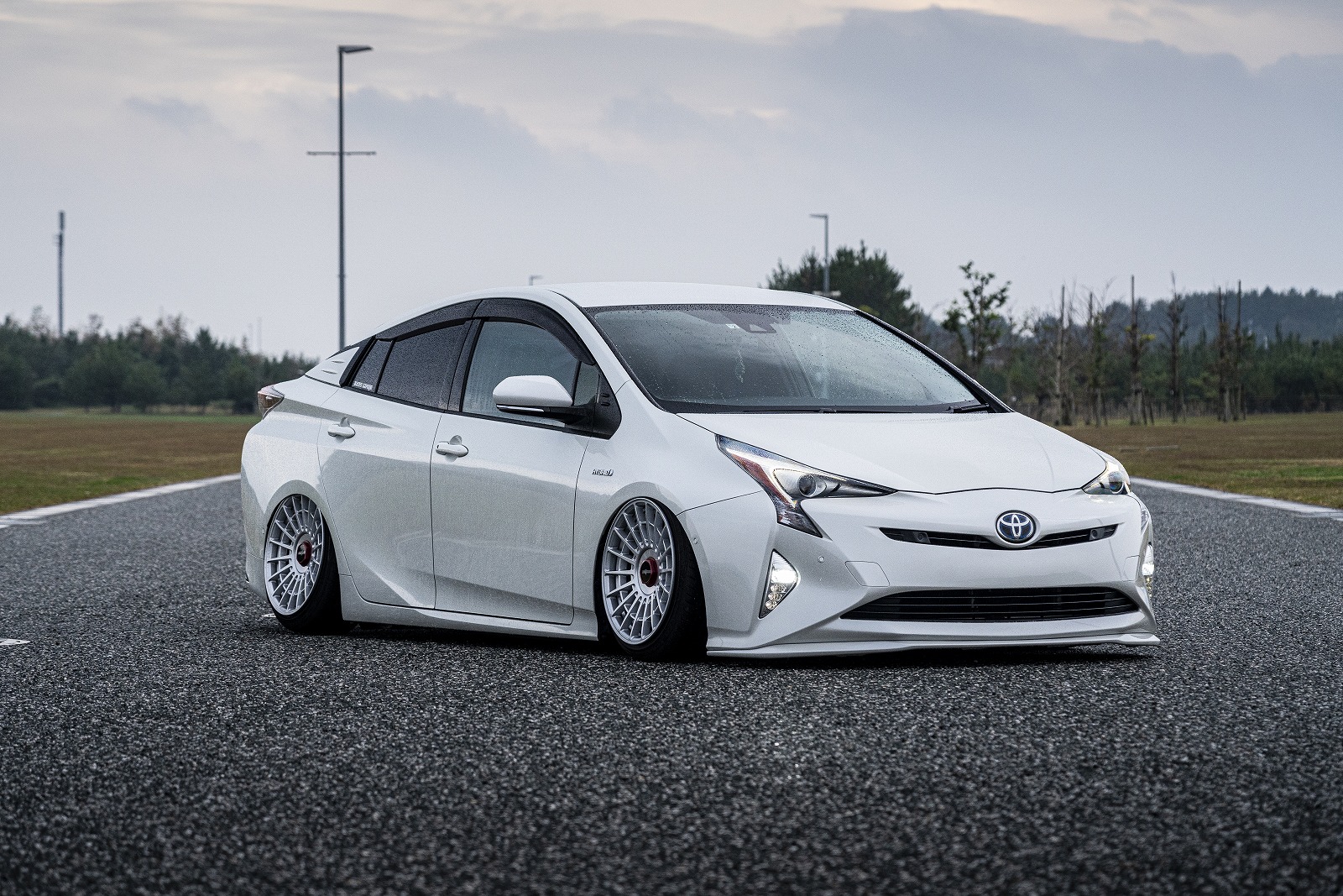 エアサス　プリウス50　スタンスマガジン掲載　bagged PRIUS 50 stancenation