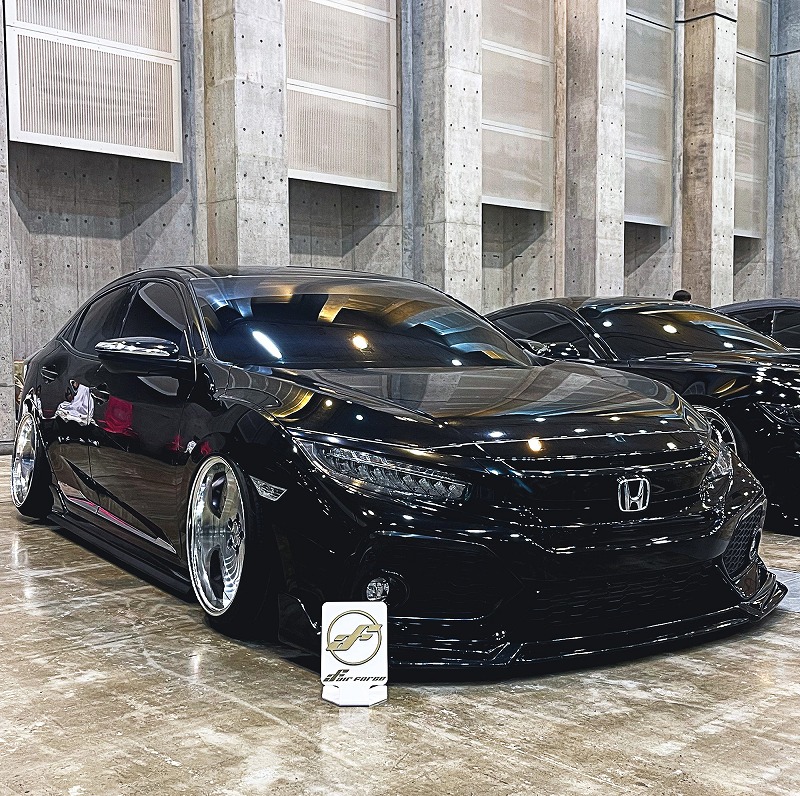 シビック FK7ハッチバック　エアサス　カスタムカー