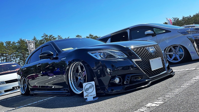 トヨタ	クラウン　エアサス装着車