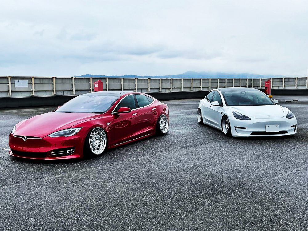 BAGGED TESLA MODEL S,MODEL 3　エアサス　テスラ