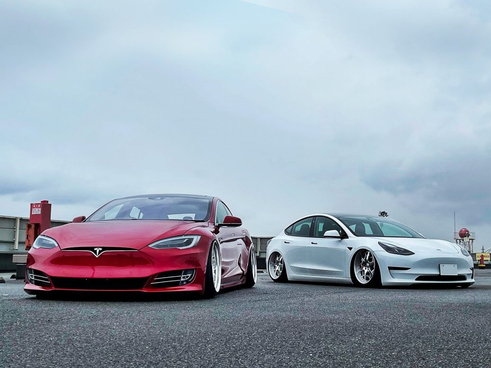 BAGGED TESLA MODEL S,MODEL 3　エアサス　テスラ