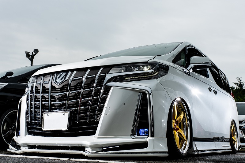 ALPHARD アルファード　エアサス　KUHL シャコタン　エアロ　白