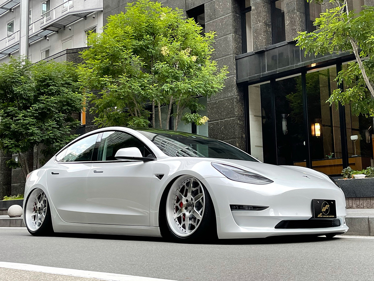 テスラ モデル3 TESLA MODEL 3 カスタム　エアサス　全下げ　custom bagged 鍛造ホイール Wheel