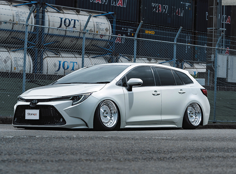 トヨタカローラツーリング エアサス　スタンスマガジン　stance bagged COROLLA TOURING